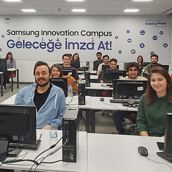 터키의 삼성 이노베이션 캠퍼스 수업중 모습