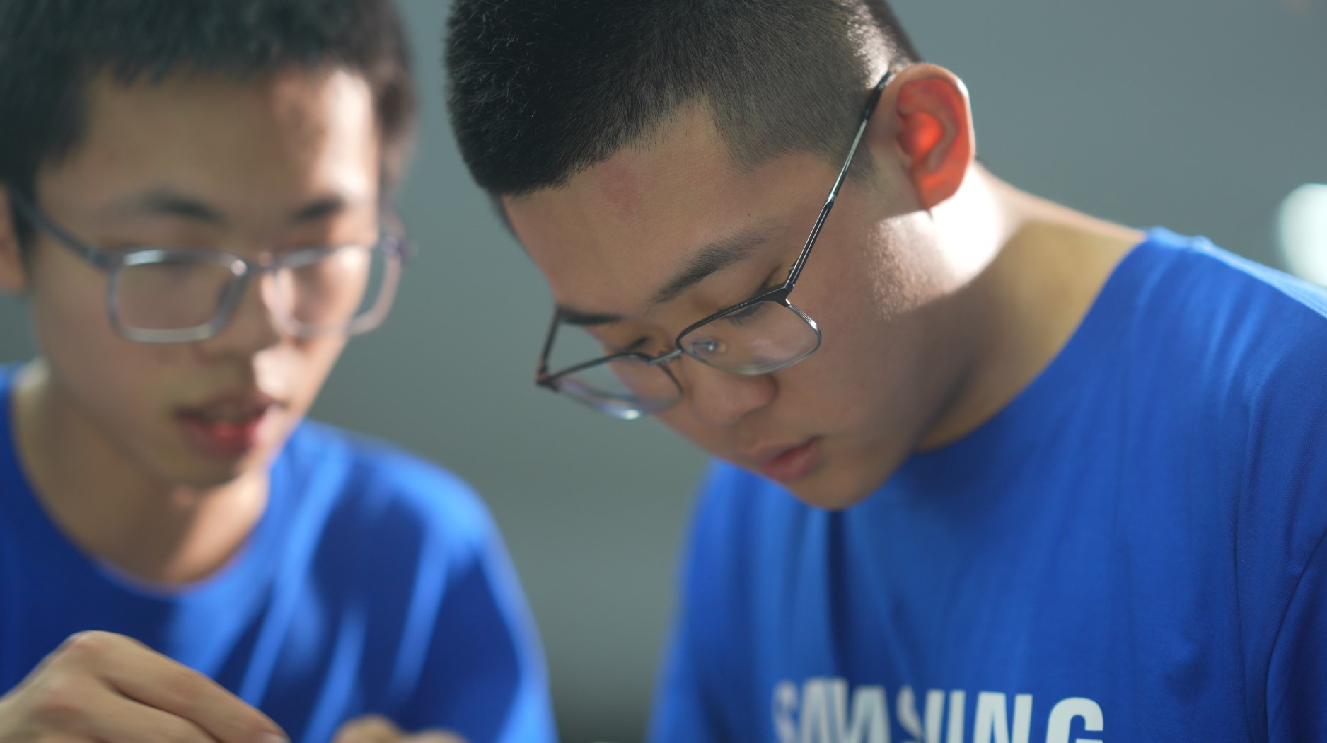 Studenti concentrati sulla loro ricerca