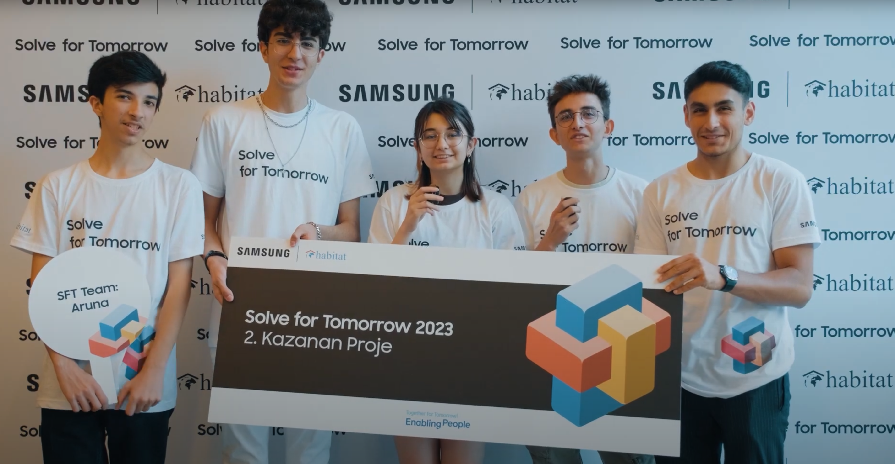 Samsung Solve for Tomorrow - Magia em uma lata de lixo