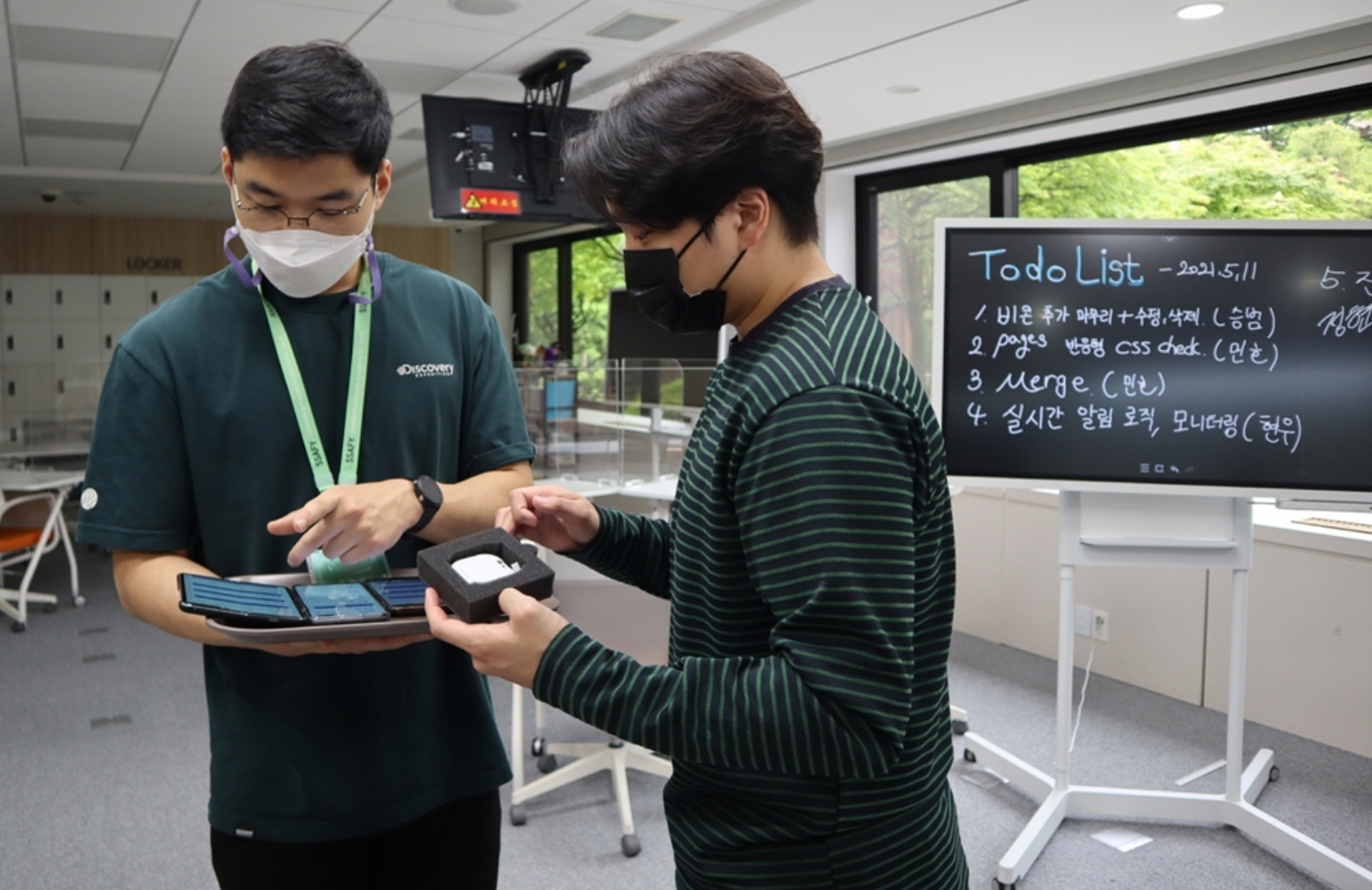 삼성청년SW아카데미 4기 대전캠퍼스의 교육생들이 함께 프로젝트를 진행하고 있다.