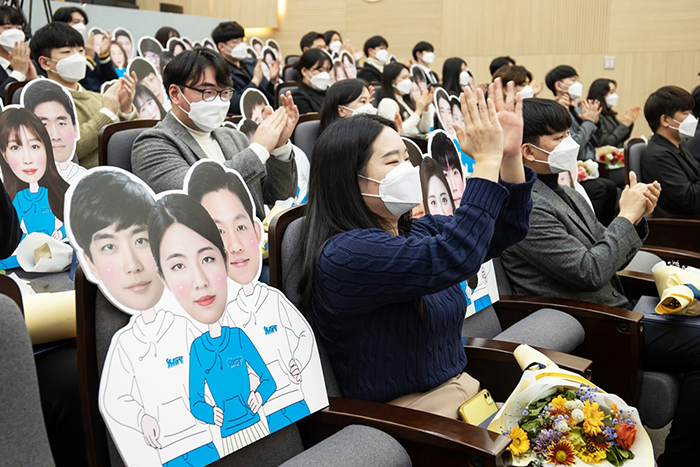 21일 서울 강남구 ‘삼성청년SW아카데미’ 서울캠퍼스에서 열린 ‘SSAFY’ 5기 수료식에 참석한 수료생들