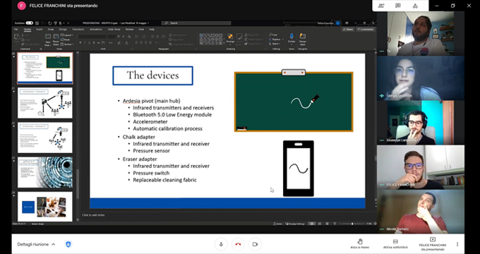 비대면 수업이 진행 중이다. 공유된 화면에는 "The devices"라는 제목의 파워포인트 슬라이드가 띄워져 있다. 