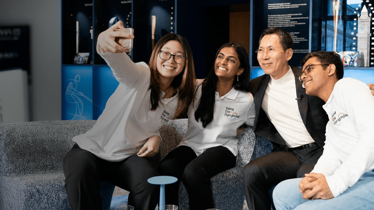Nisa Nur Taş is posing with Samsung Corporate Citizenship campaign panels