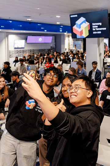 Students participating in the Samsung Solve for Tomorrow Finale event in Canada are taking a selfie together.