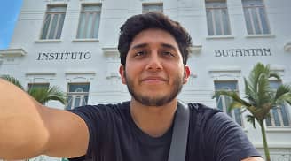Fabricio taking a selfie at Instituto Butantan