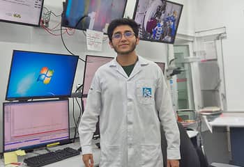 Fabricio in the CNPEM lab in Brazil